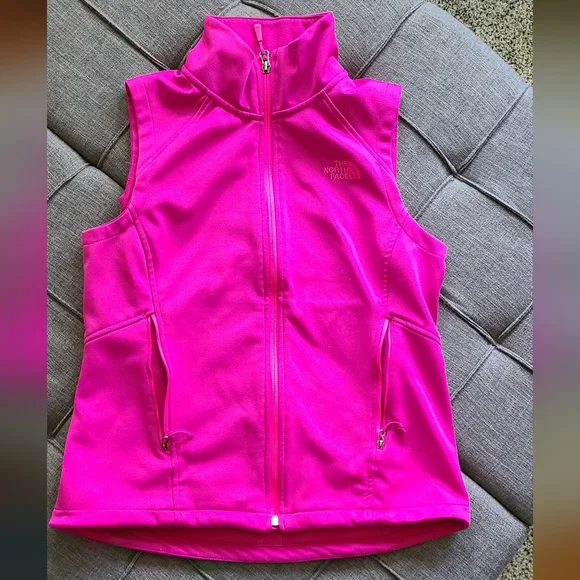EUC North Face Hot Pink Vest 💝 - Picture 10 of 10